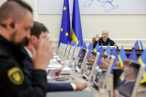 За кошти закуплять обладнання для відновлення високовольтної мережі, зазначив Шмигаль