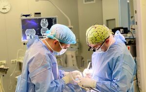 Врачи нашли и удалили маленький кусочек металла на глубине 5 см в мозге