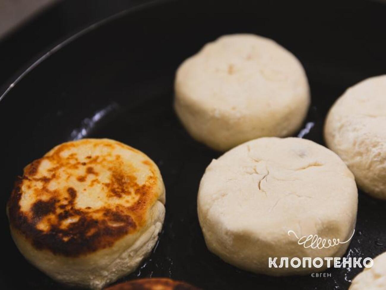 Сырники получатся аккуратными, как в ресторане