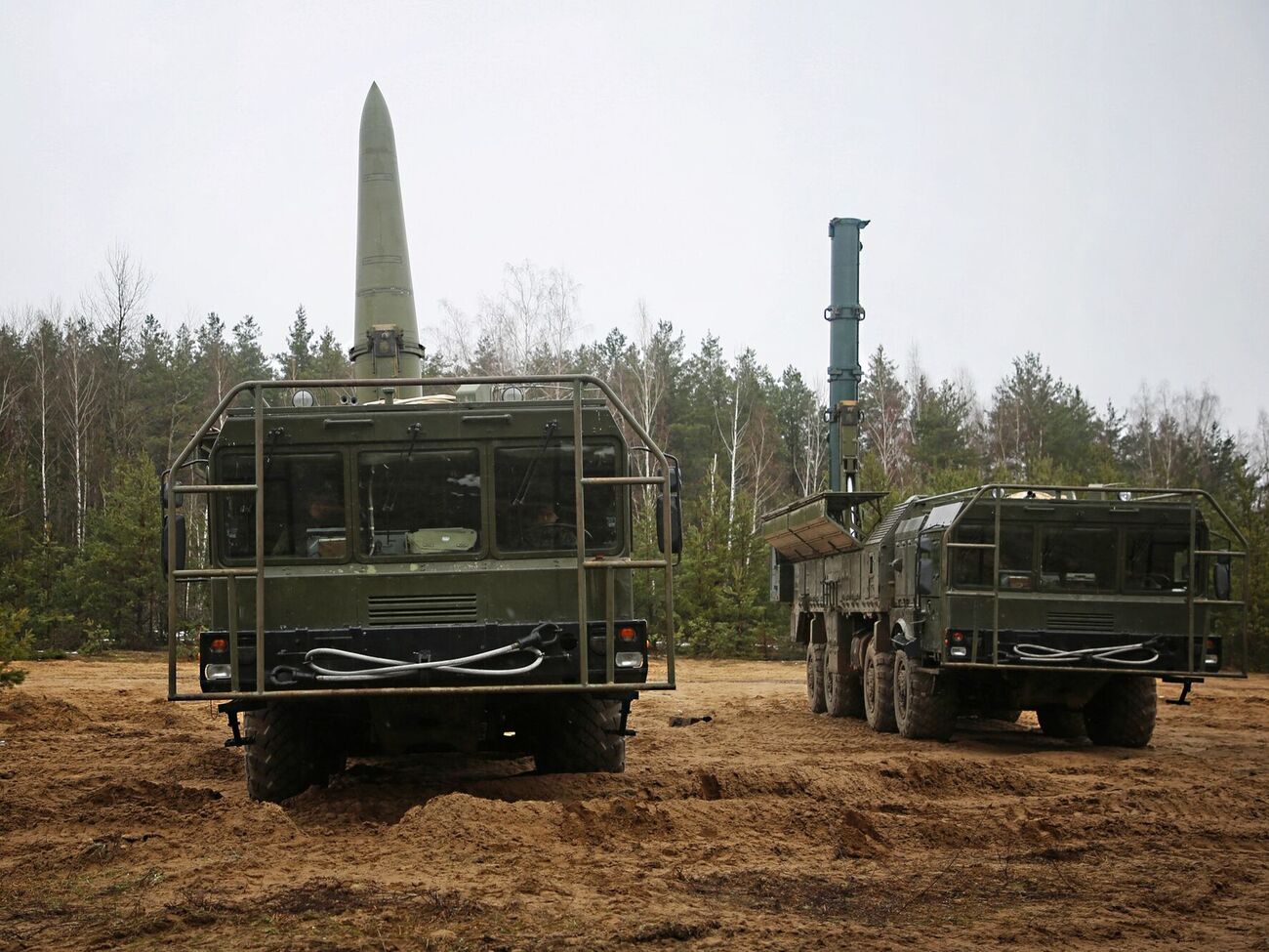 База расположена в том же городе, что и белорусские ракеты "Искандер", которые могут быть использованы для запуска ядерных боеголовок, отметила NYT
