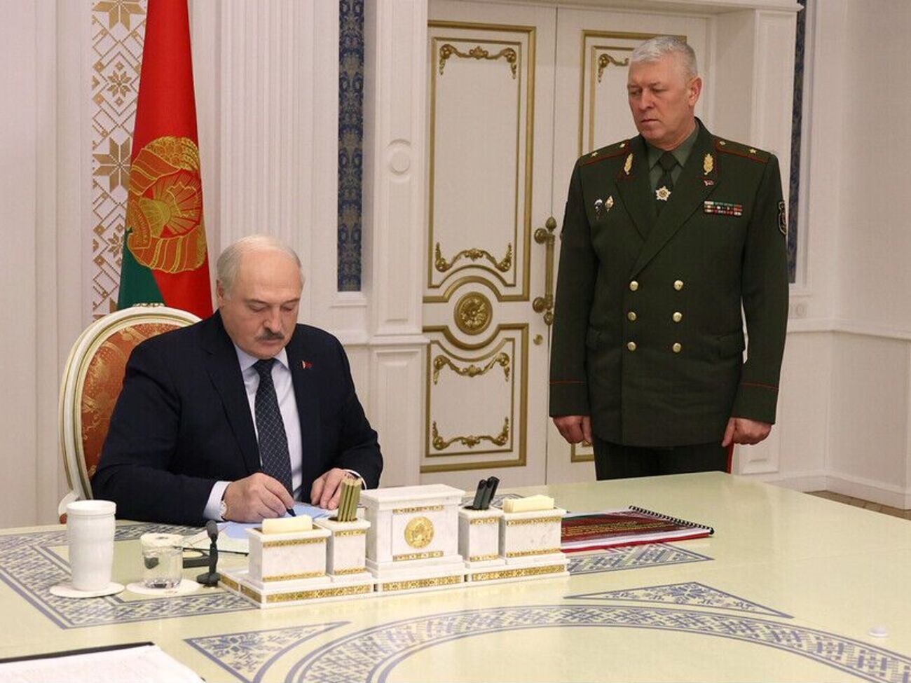 Лукашенко уволил Гулевича, подписав соответствующий указ №192
