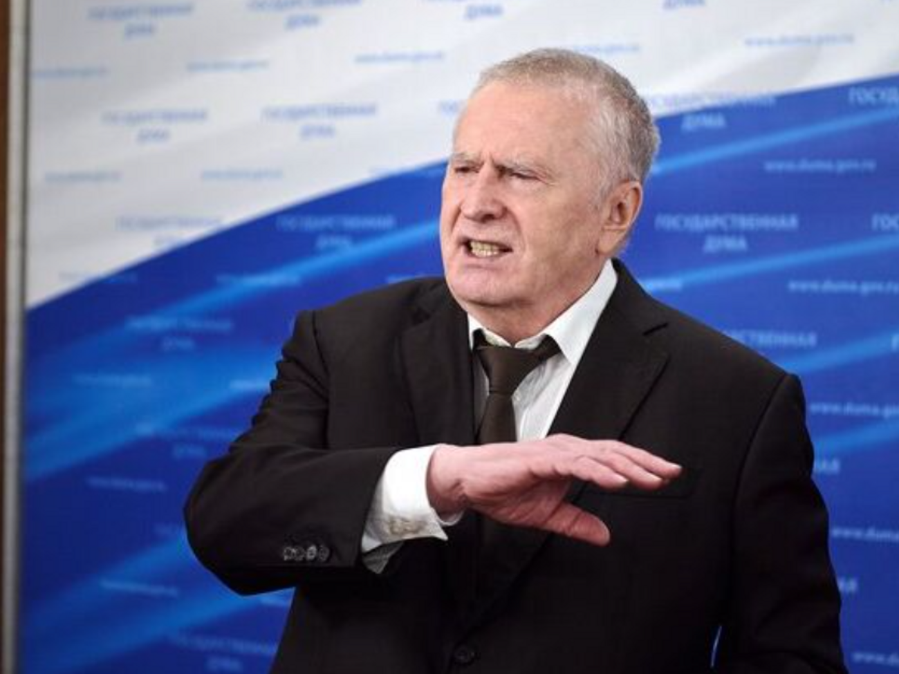 Смерть Жириновского Кремль около месяца скрывал, потому что все это время определялся с его преемником на посту главы ЛДПР, утверждает Максакова