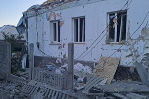 В результате очередного обстрела в Никополе повреждены два частных дома