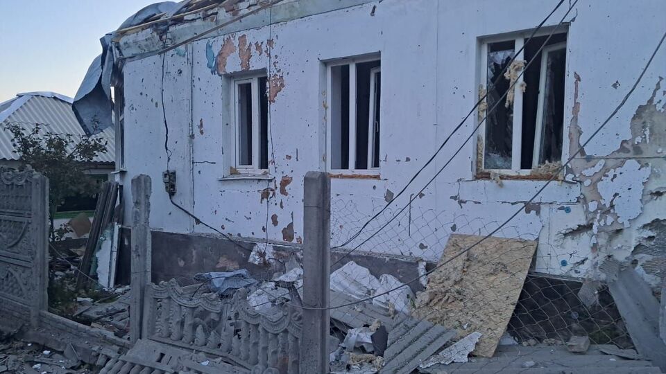 В результате очередного обстрела в Никополе повреждены два частных дома