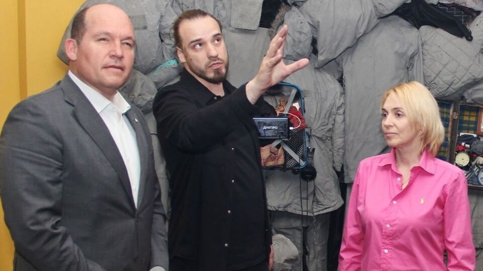 Мер Брюсселя поспілкувався з лінійним куратором виставки і генеральною директоркою музею історії міста Києва, у якому проводять експозицію