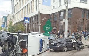 Кроме оккупантов, вероятно, были ранены два фельдшера, водитель и несовершеннолетний пассажир