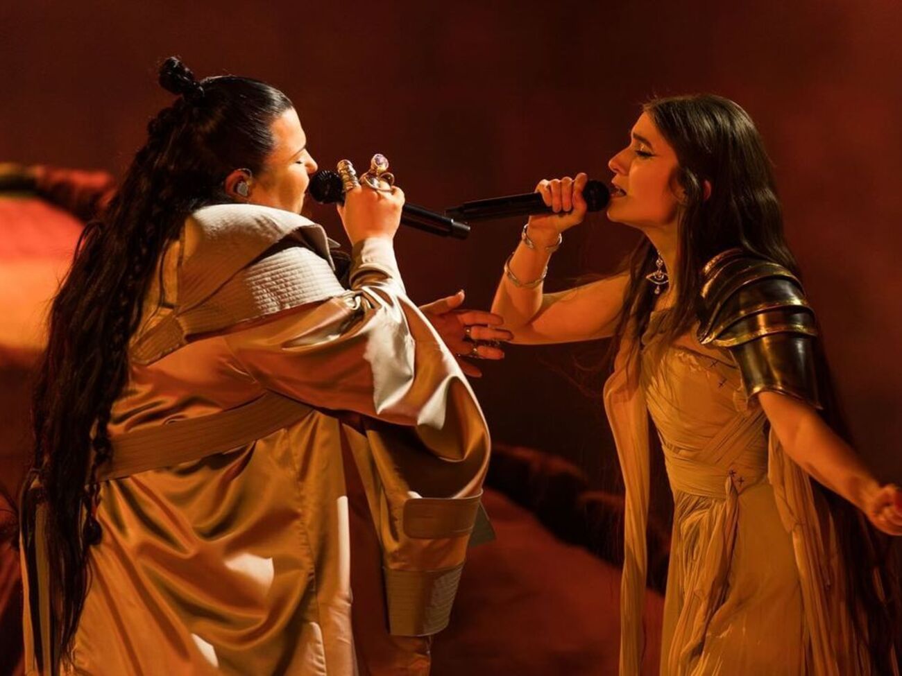 alyona alyona и Jerry Heil исполнили песню Teresa & Maria