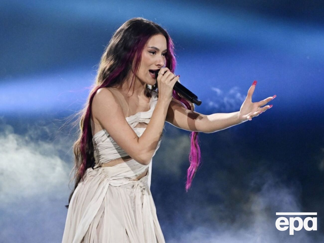 Голан будет представлять Израиль с песней Hurricane. Она выйдет на сцену в первой части гранд-финала пятой под шестым номером