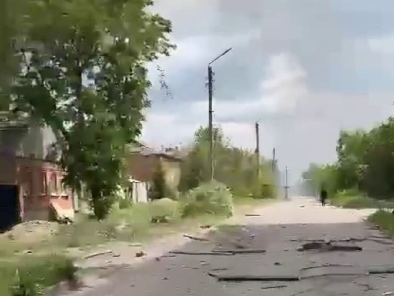 Окупанти обстріляли Вовчанськ із РСЗВ, артилерії, БПЛА, а також випустили по місту КАБ, розповіли в ОВА