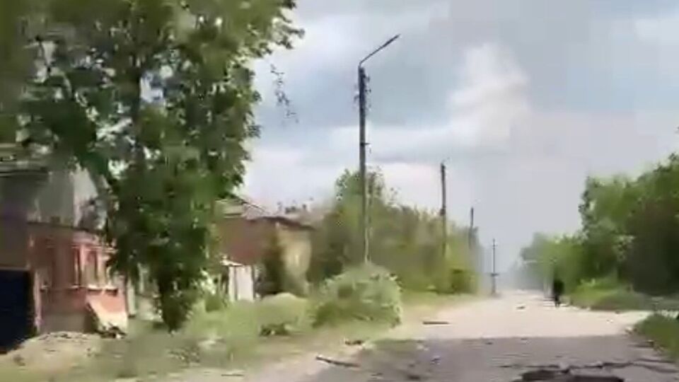 Оккупанты обстреляли Волчанск из РСЗО, артиллерии, БПЛА, а также выпустили по городу КАБ, рассказали в ОВА