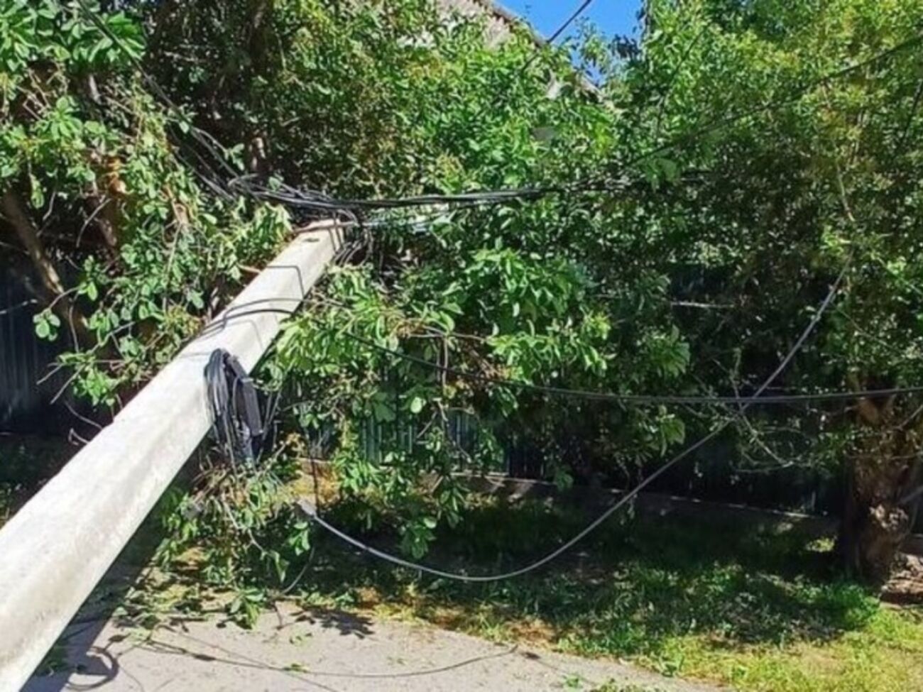 За перші чотири місяці 2024 року енергетики ДТЕК Ріната Ахметова повернули світло 2,2 млн сімей, які були без електроенергії через ворожі обстріли