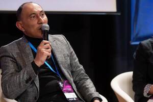 Щодо танків окупанти "ще тримаються", зазначив Рустамзаде