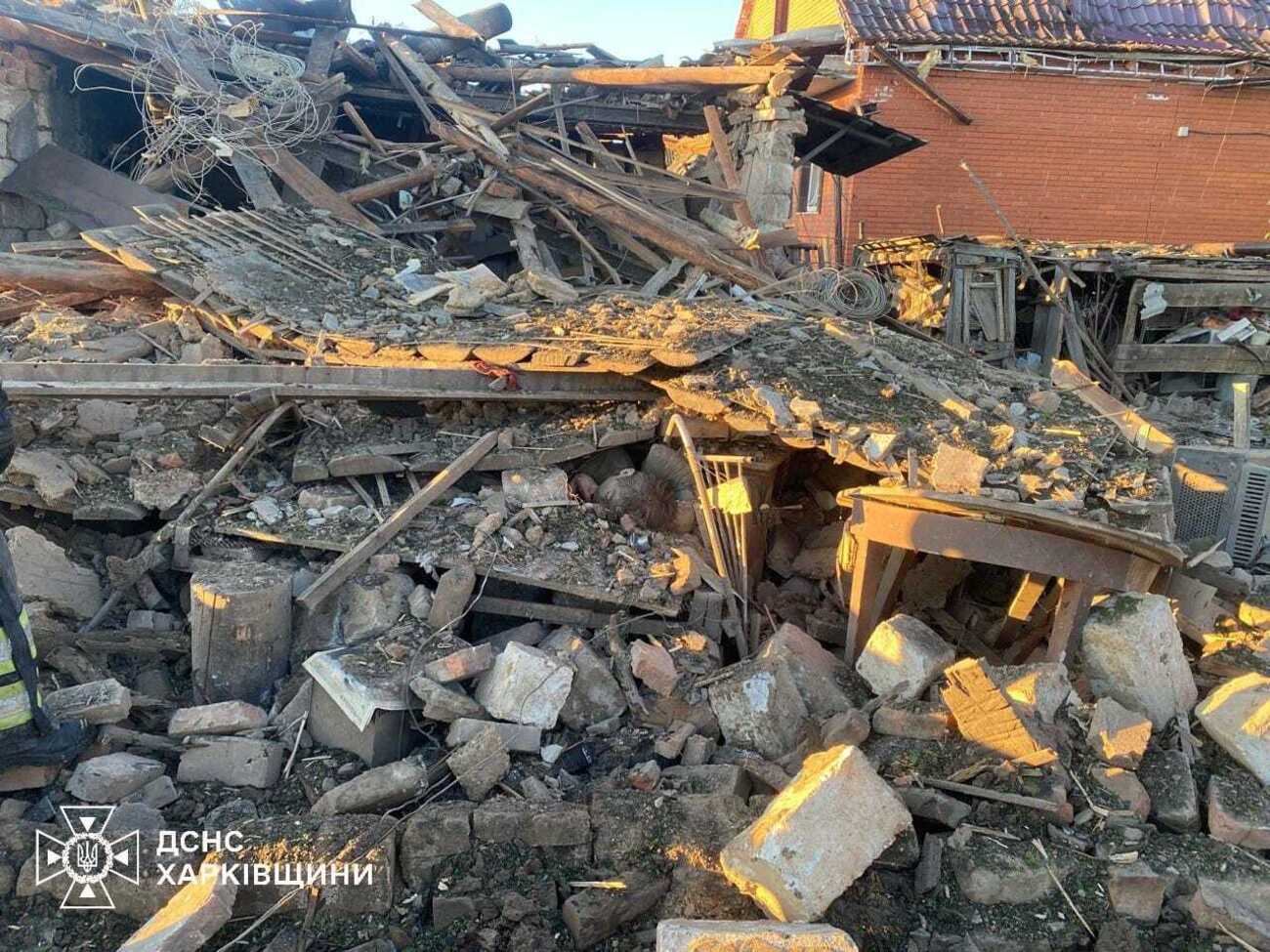 Оккупанты разрушили дом в Волчанске, погибла женщина, но двух жильцов удалось спасти