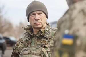 Оккупанты наступают не только в Харьковской области, но и под Часовым Яром, уточнил Сырский
