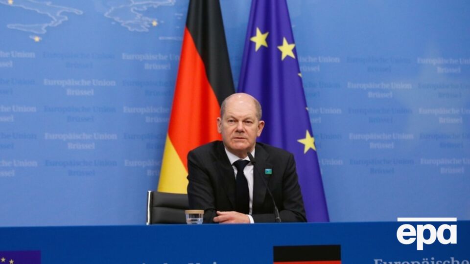Шольц запевнив українців, які вже знайшли роботу в Німеччині, що їхньому становищу у країні нічого не загрожує в разі наявності оформленої посвідки на проживання