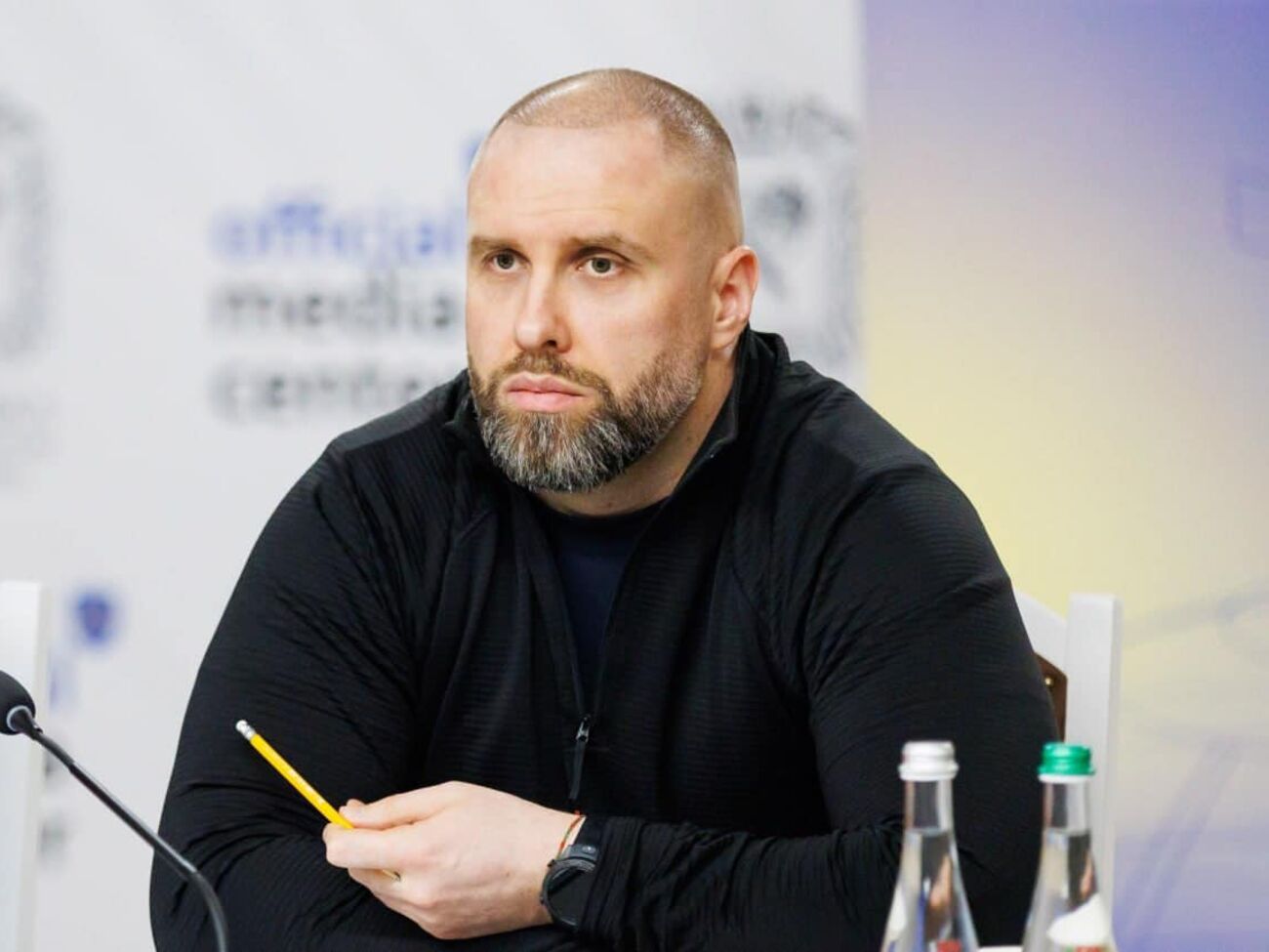Украинские военные пытаются удерживать свои позиции в Харьковской области, отметил Синегубов
