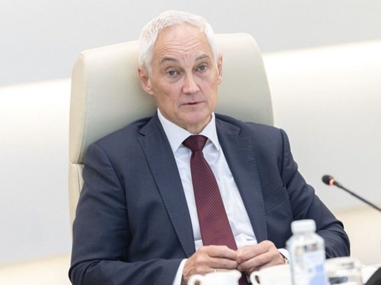 У Бєлоусова – економічна вища освіта