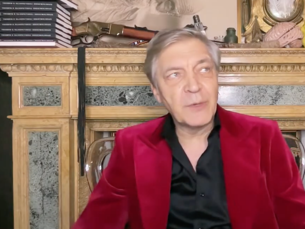 К войне и армии Белоусов имеет столько же отношения, сколько Рогозин к космосу. Ничем, кроме садизма и истеричности, это существо не известно