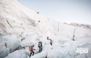 Непальский шерп поднялся 29-й, а британский альпинист покорил вершину 18-й раз