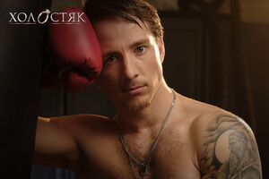 Терен: Прикиньте, чувак без ніг, і за нього 10 чи 15 жінок б'ються. За чувака без ніг, за ветерана. Це круто і прикольно