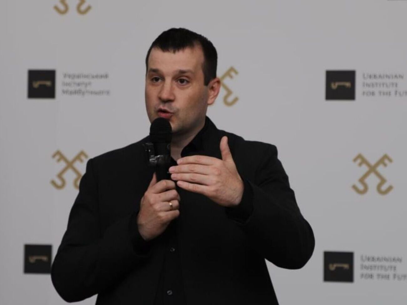 Утраченная территория не является поражением, потому что это наши земли и наши люди. Нам нужно думать, как выиграть войну, а не каждый бой