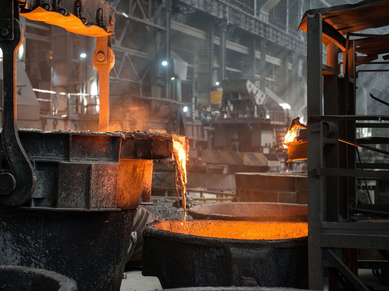 Українська металургія, на яку до війни припадало 10% ВВП і 30% експорту, зараз переживає дуже важкий період, писало агентство Reuters