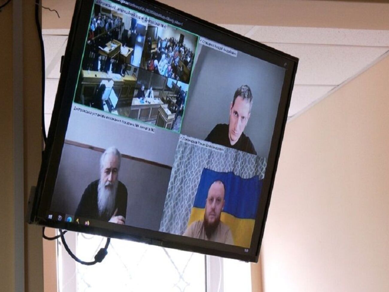 Арсеній і двоє його адвокатів брали у часть у засіданні суду через відеозв'язок