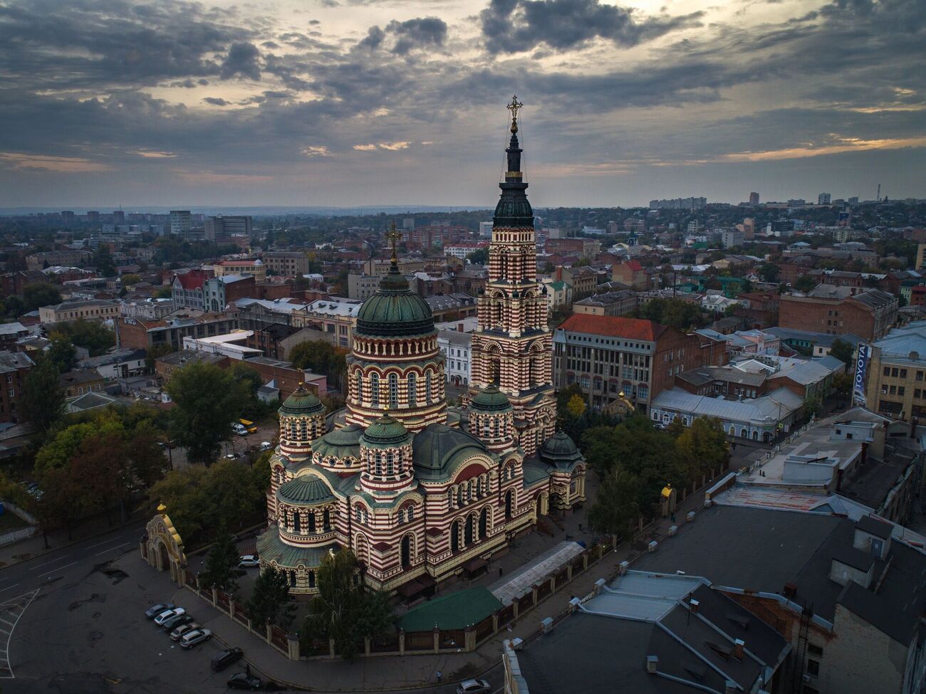 Окупанти регулярно обстрілюють Харків