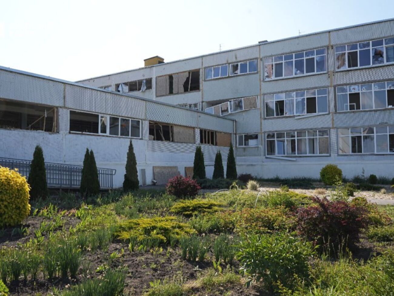 Російські бомби пошкодили школу