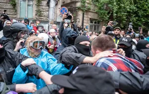 Противники закона продолжают протест