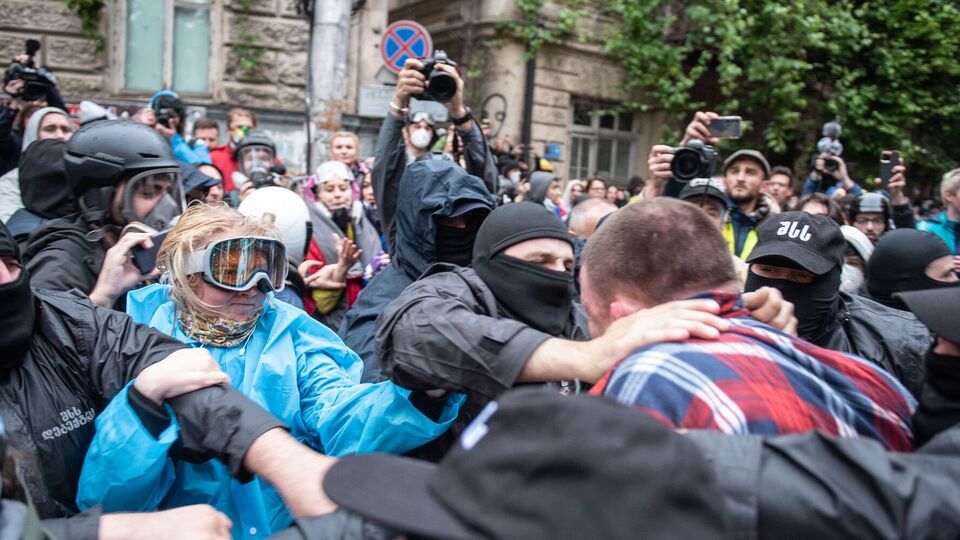 Противники закона продолжают протест