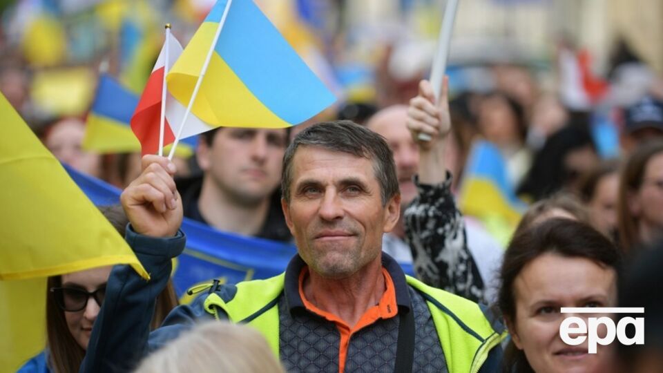 Украинцы в трех странах Европы приняли участие в соцопросе