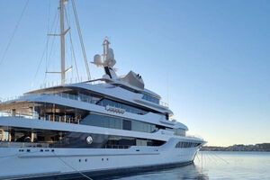 В АРМА не разглашают причины отказа аукционного дома от организации продажи яхты, но они "точно связаны с сопротивлением Медведчука"