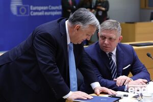 Главы Венгрии и Словакии выступят на стороне грузинских властей