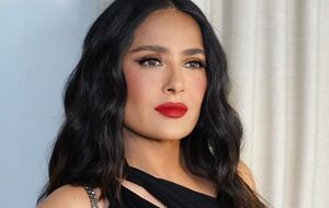 Хайек посетила модное шоу