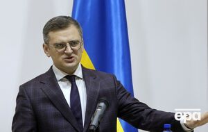 По словам Кулебы, Россия постоянно вбрасывает ложь об "отвергнутом Украиной мире", чтобы сместить фокус и переложить вину за войну