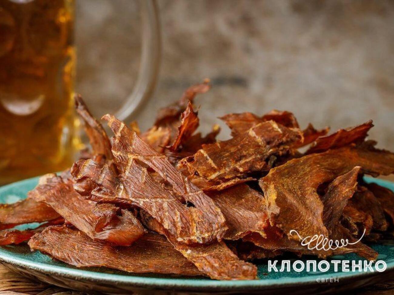 Джерки можна подавати як закуску або білковий перекус