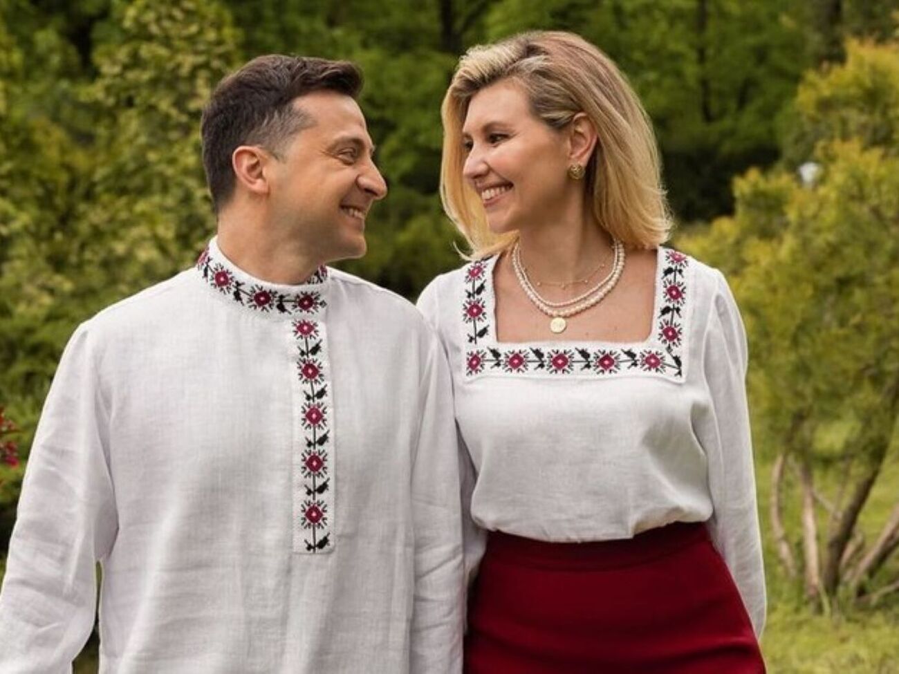 Зеленские: За годы сопротивления агрессии она стала неформальной униформой всех, кто отстаивает человечность, свободу и право на идентичность