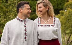 Зеленские: За годы сопротивления агрессии она стала неформальной униформой всех, кто отстаивает человечность, свободу и право на идентичность