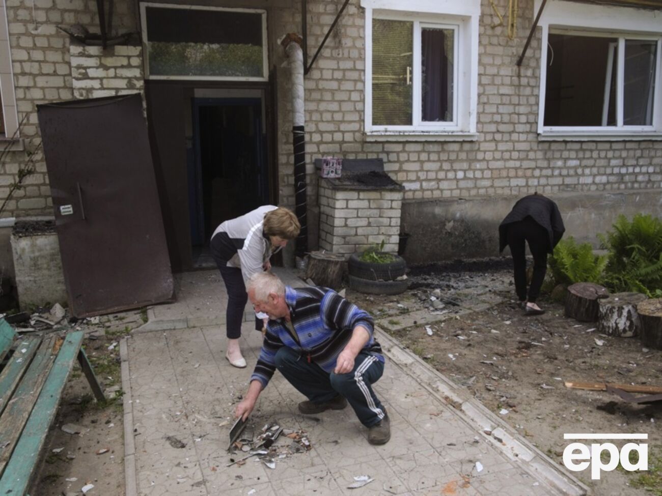 Цивільні, які залишилися у Вовчанську, ризикують потрапити "на підвал" до окупантів, українська влада пропонує евакуацію