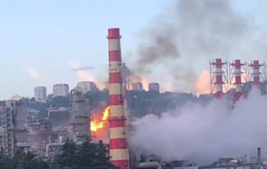 У російському Туапсе після атаки дронами загорівся НПЗ