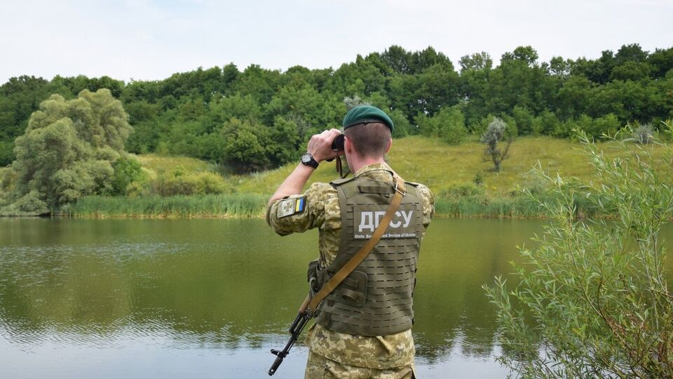 Украинский пограничник применил оружие при попытке задержать нарушителя и, по версии следствия, застрелил его