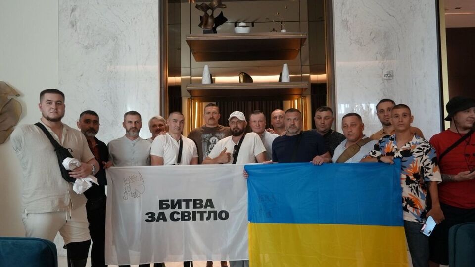 Усик: Защитники Украины приехали поддержать меня и всю Украину