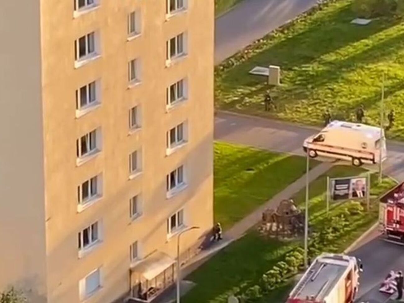 На місце події приїхали пожежники й медики