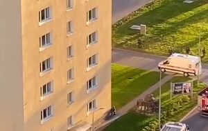 На место происшествия приехали пожарные и медики