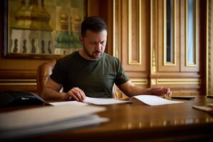 Зеленський (на фото) 17 травня провів телефонну розмову із прем'єром Словенії Голобом