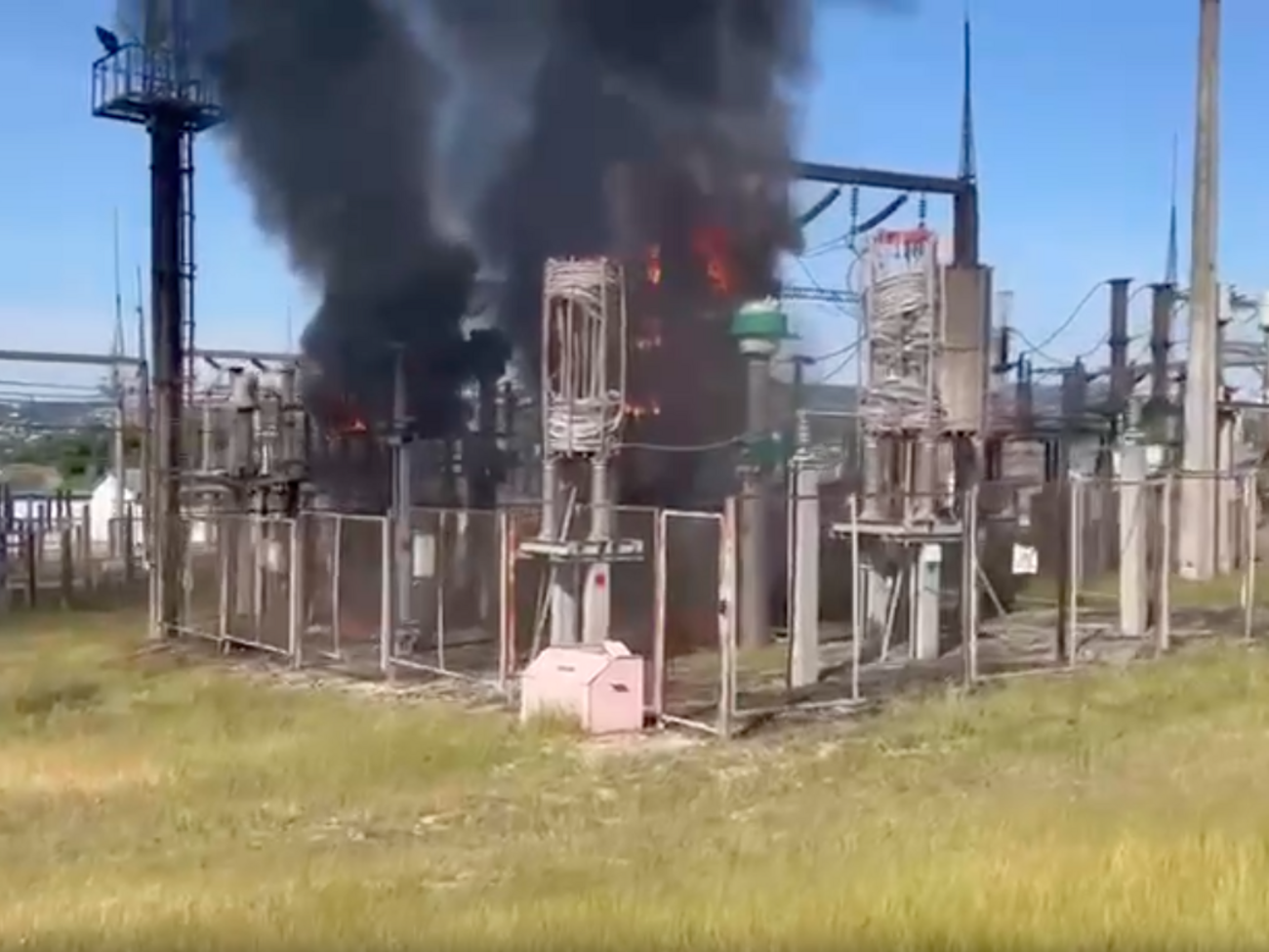 Пожежа призвела до вимкнення підстанції