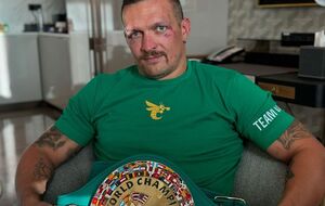 Усик победил в 12-раундовом поединке раздельным решением судей