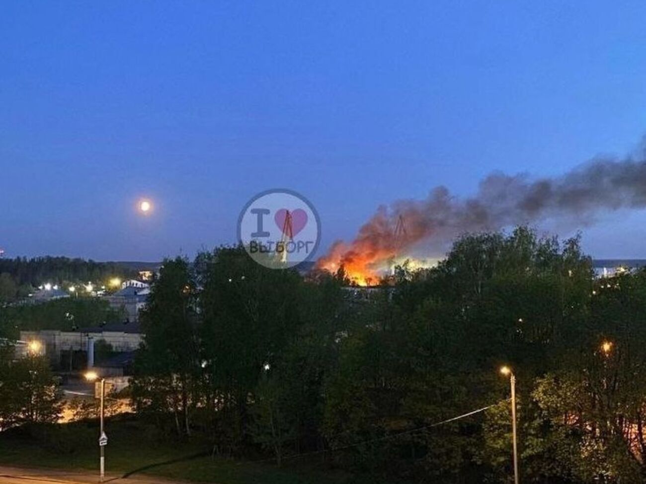 Жителі Виборга повідомляють про вибух і пожежу