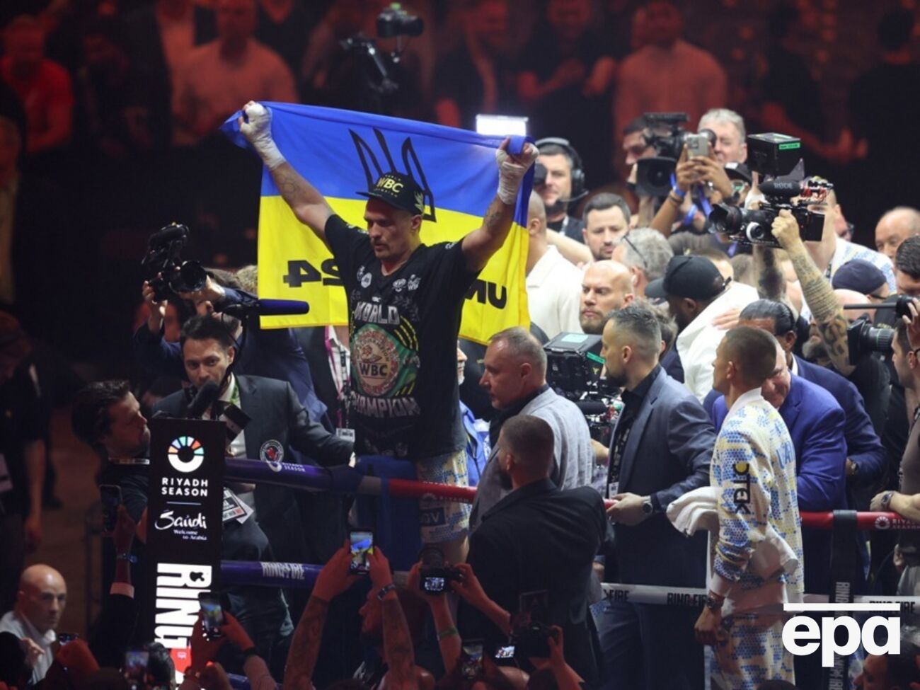 Усик победил Фьюри в бою в ночь на 19 мая